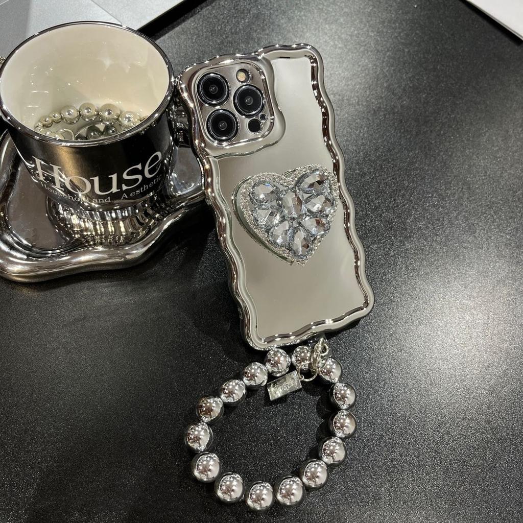 Applicable to iPhone16Pro mobile phone case electroplated mirror diamond-encrusted love bracket Apple 15 all-inclusive bracelet soft case