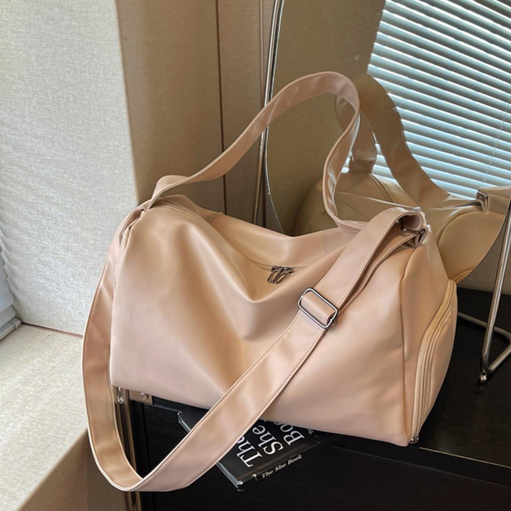 Women's large-capacity crossbody bag, sports gym bag, casual style, travel and commuting tote bag, silver color, with separate compartments for wet