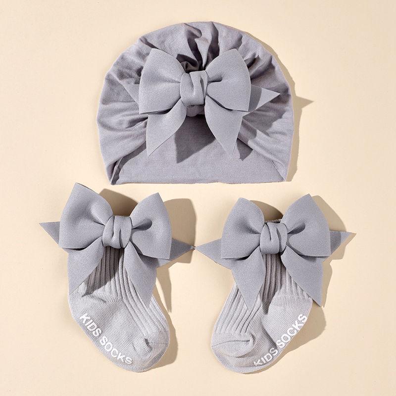 

Подарочный набор для новорожденных и малышей: шапочка и носочки, повязка-бант и шапочка в индийском стиле