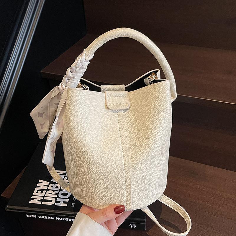 Korean Fashion and Simplicity Ou Ruofeng Casual Versatile Portable Bucket Bag Women's Commuting Advanced Sense Messenger Child and Mother Bag