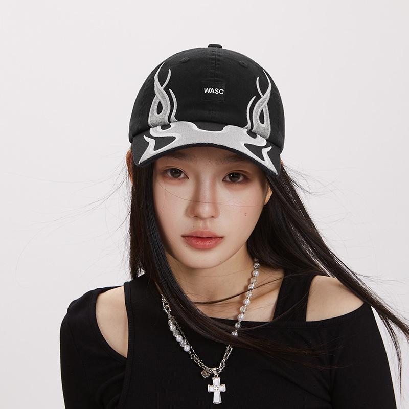 Premium Cotton Baseball Cap with Custom Logo Embroidery - Trendy and Sun Protective Duckbill Design