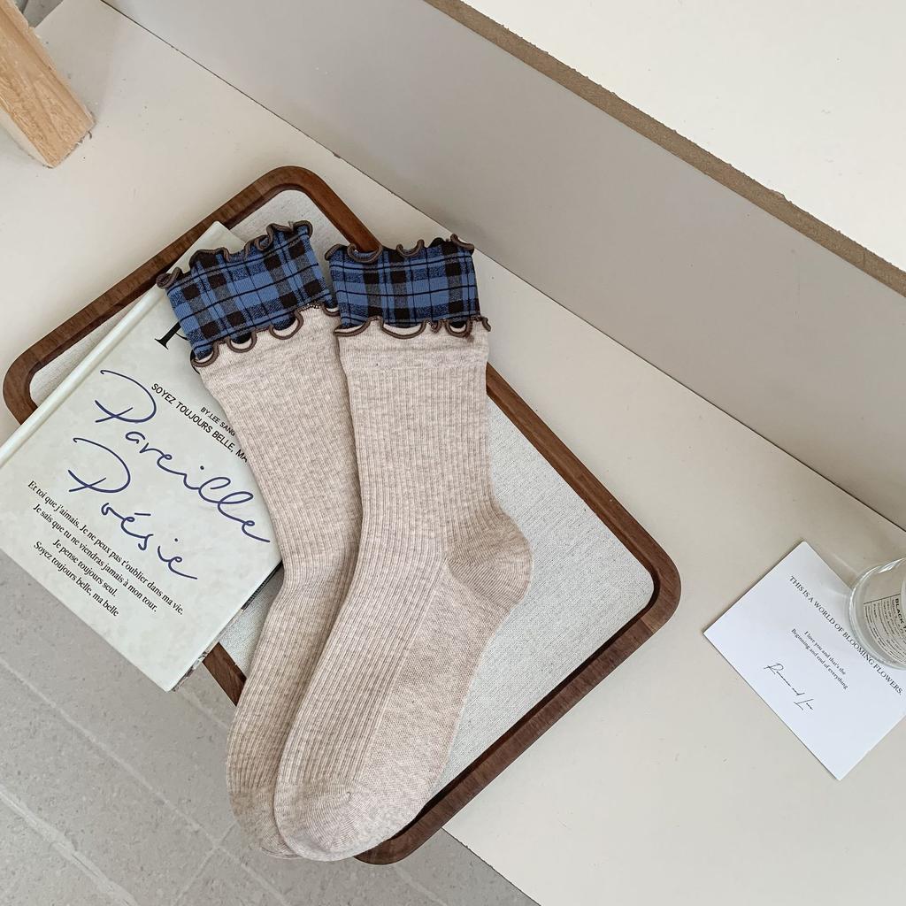 Ladies Autumn and Winter Casual Simple New Stitching Wood Ear Lace In The Tube Pile Pile Cotton Socks