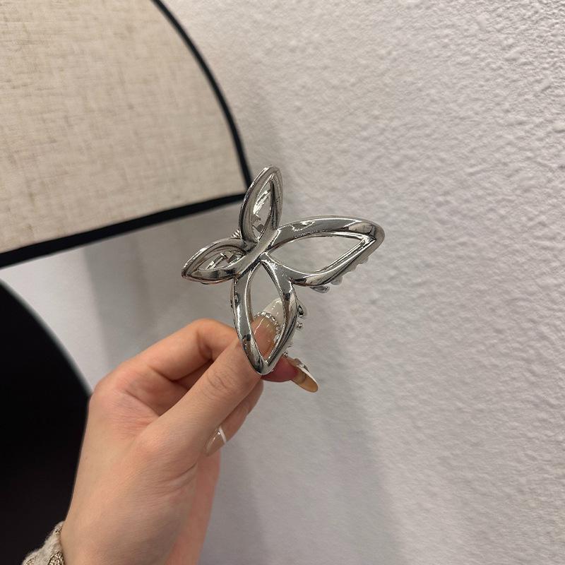 

1pc Simple and versatile metal butterfly clip, new year s ins style shark clip, hair clip at the back of the head