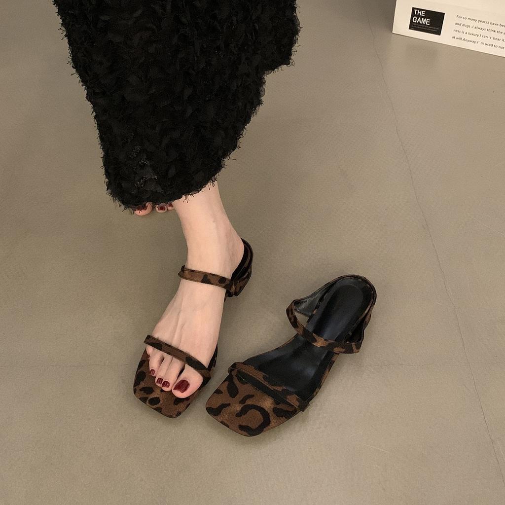 New thick-heeled one-word slippers, fairy shoes, niche leopard print, square head, thin strap, sandals.
