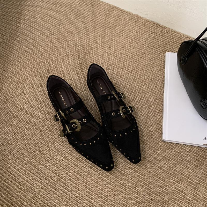 

French retro pointed Mary Jane shoes women s 2025 new suede flat shoes with skirts versatile small leather shoes 40