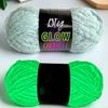 Filato di Chenille di Velluto Luminoso 100% Poliestere Brilla al Buio per Lavorare a Maglia, Uncinetto, Bambole Tessute a Mano, Creazioni Fai da Te
