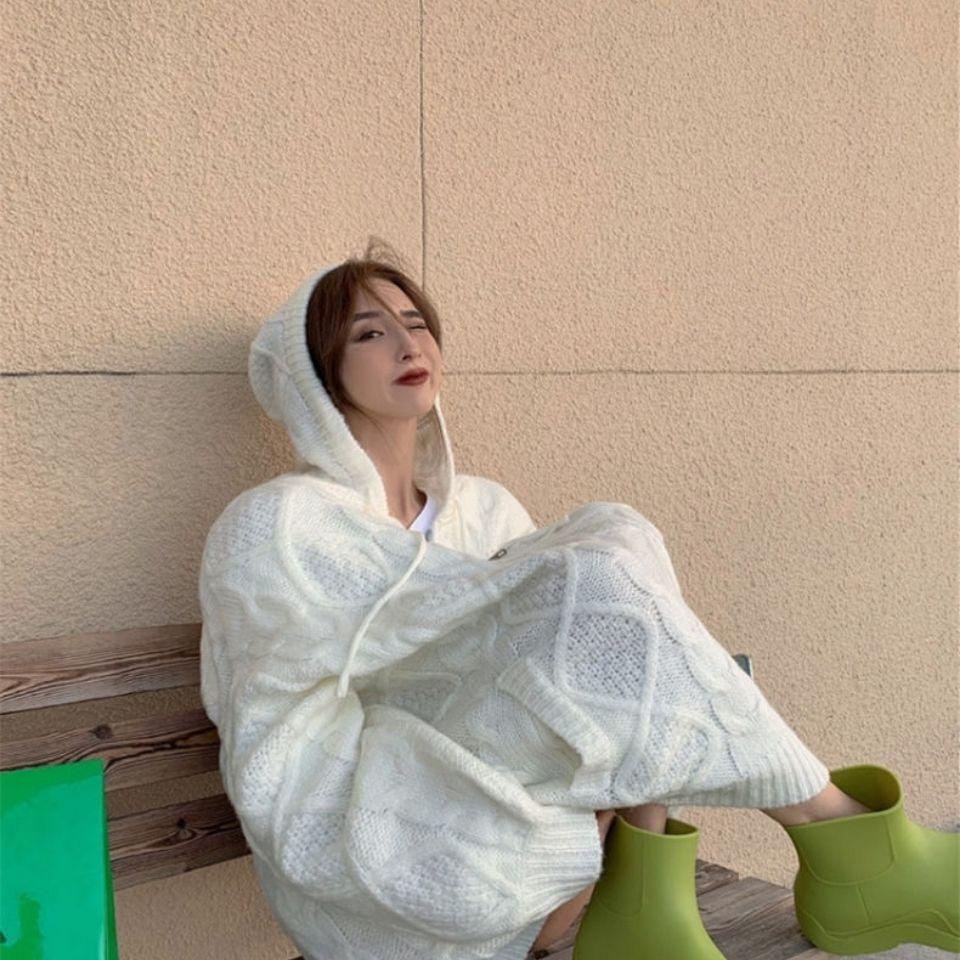 Líný pletený kardigan s krouceným smaženým těstem Dámský podzimní a zimní vysokoškolský styl Měkký voskový svetr s kapucí