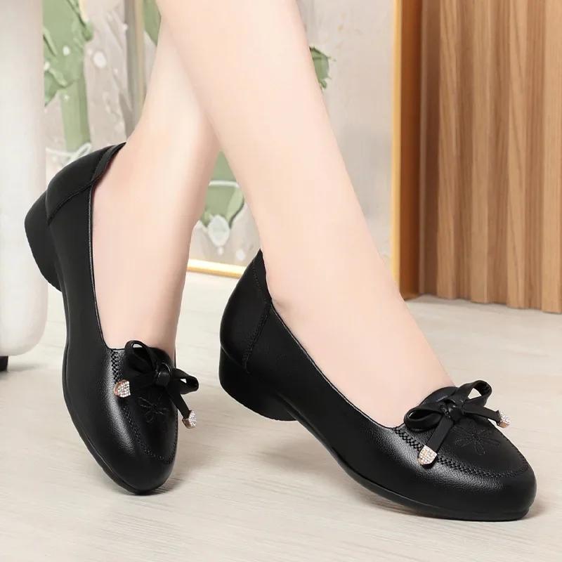 

2,5 см Дышащие Удобные Туфли из Мягкой Кожи с Небольшим Вырезом Женские Балетки Осень 2025 Квадратный Каблук Мокасины Повседневные для Офиса Мамы 41