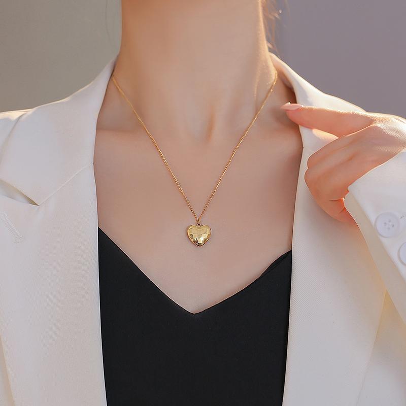 Classic Exquisite High Quality Titanium Steel Check Love Pendant Necklace Gift Banquet Wedding Women Jewelry Necklace