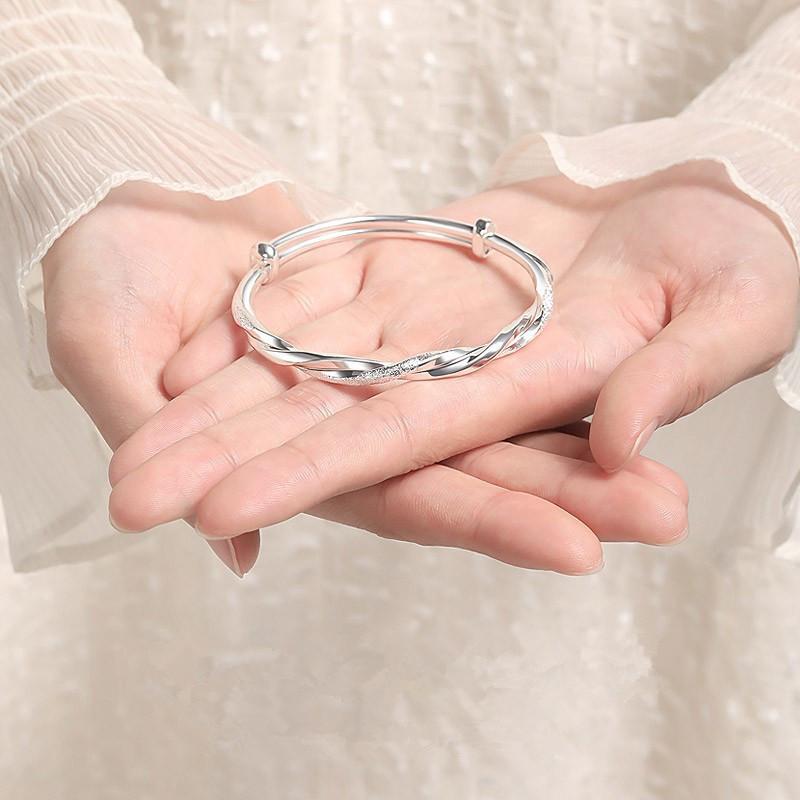 [Minimalist Sliding Bracelet With Möbius Strip Design Intertwined Love Bangle Ins Trendy Subtle Jewelry]