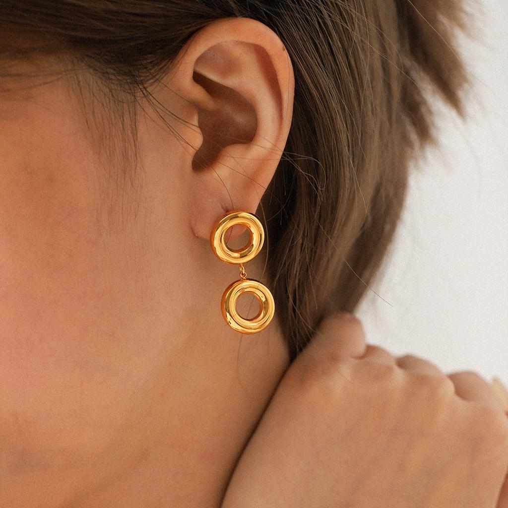 Stainless steel color-block circle earrings, niche high-end ear pendants, Instagram style titanium steel hoop earrings