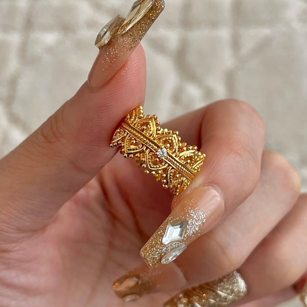 Open Ring Vintage Lace Crown Ring Hollow Carved Floral Gold Plated Ring for Women Elegant Retro Fashion Jewelry adjustable