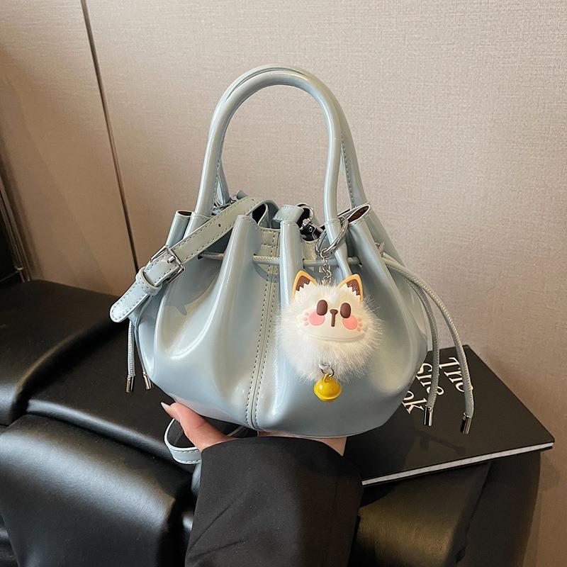 

Новая сумка, сумка-ведро с плиссировкой на кулиске, ощущение высокого класса, большая вместимость, легкая роскошь, универсальная, на одно плечо, сумка-тоут для мамы и ребенка.