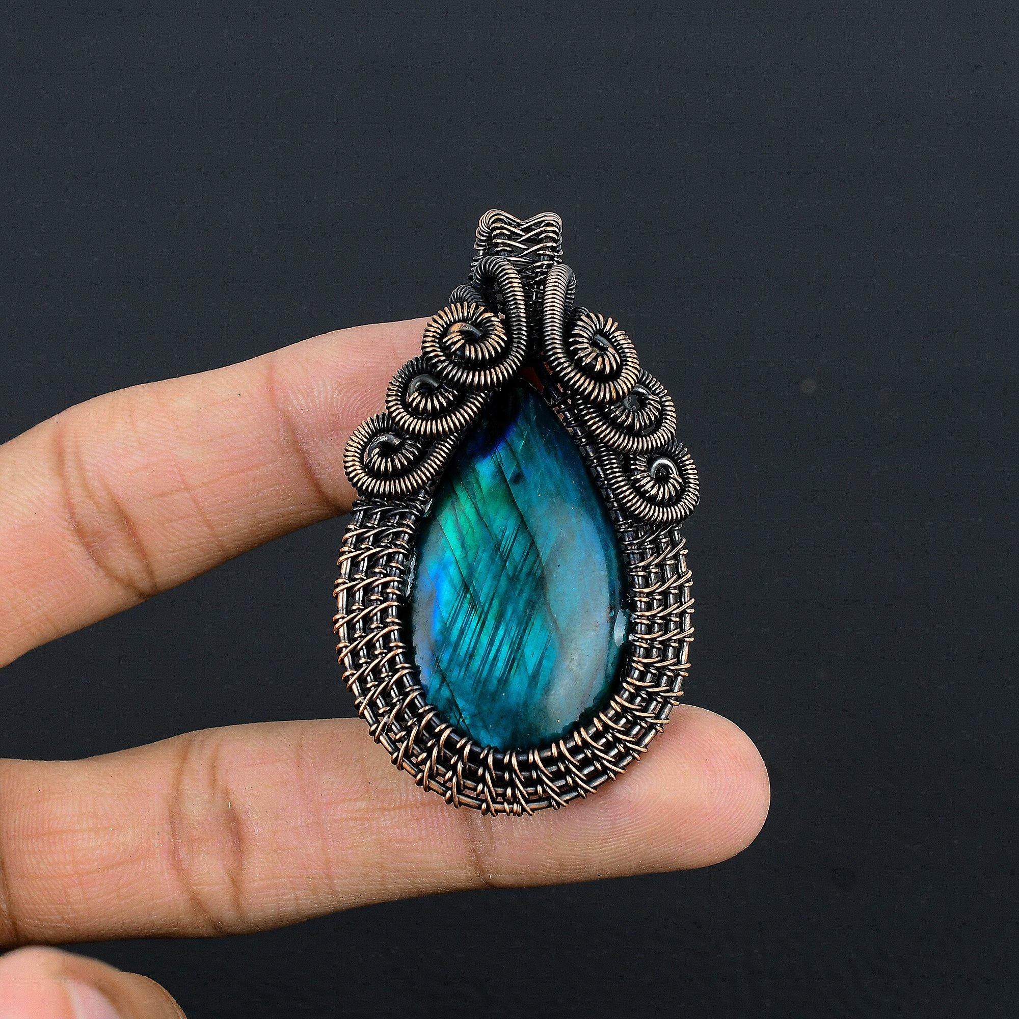 

Подвеска из лабрадорита с неоновой вспышкой, обмотанная медной проволокой 999 пробы, украшения из драгоценных камней ручной работы, подарки для жены, совершенно новая подвеска 2.55 Inches