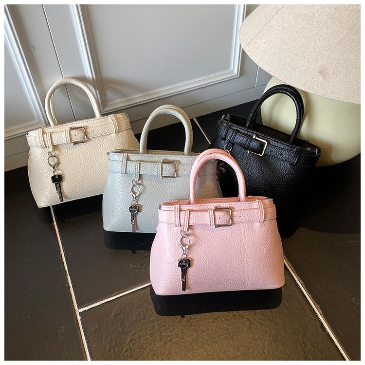 2025 Summer Small Bag Women's New Versatile Shoulder Messenger Bag Popular This Year Casual Portable Bucket Bag