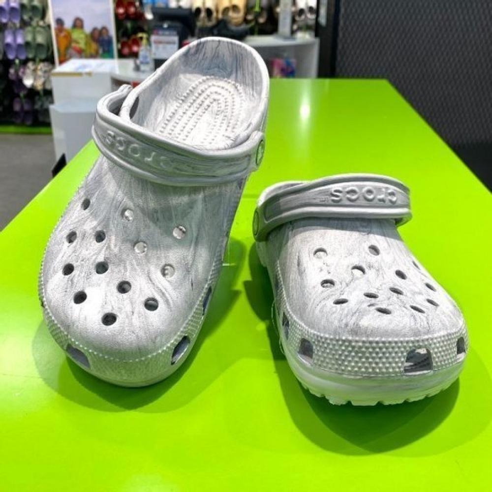 

Crocs Classic Watercolor Marvel Clog one/M3W5/220