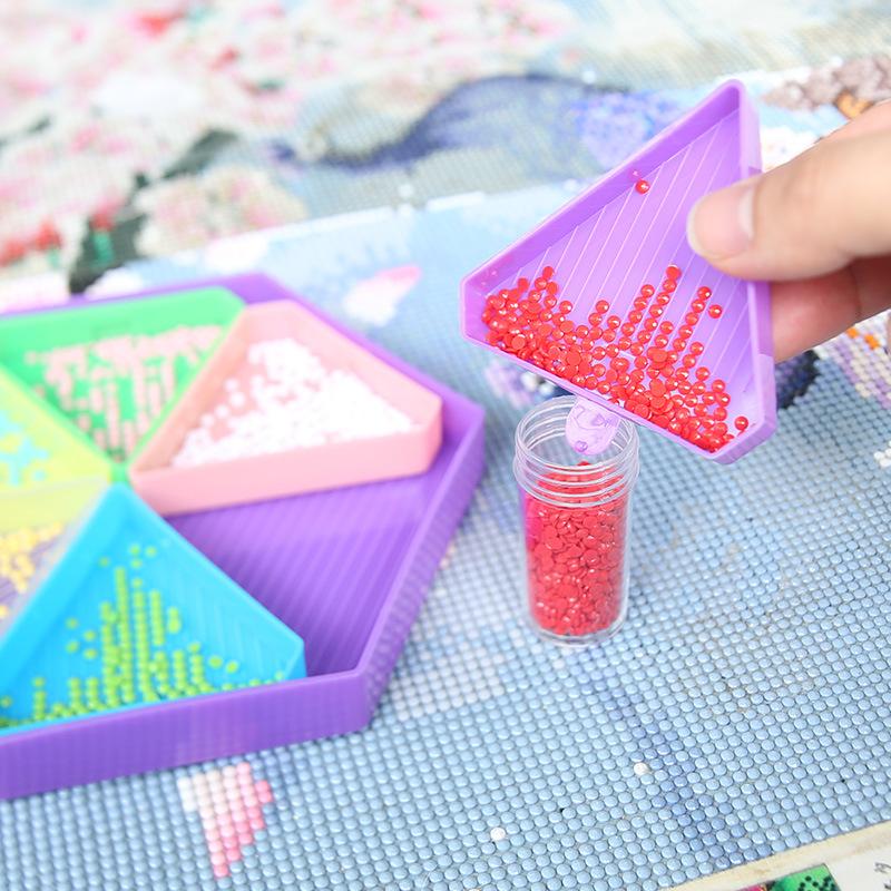 Complete 5D Diamond Painting Tool Kit with 4 Pens 6 Tips 28-Grid Storage Box Sorting Trays Wax and Full Accessories for Art Crafts