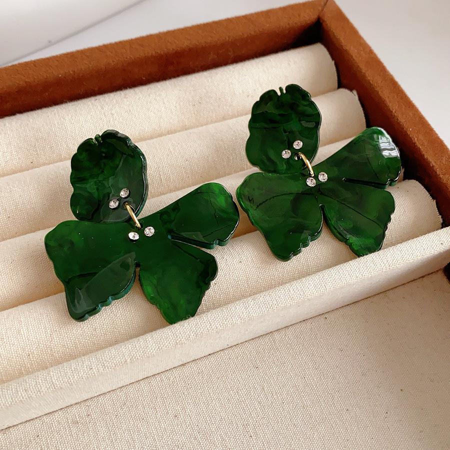 European and American Retro Diamond-encrusted Resin Flower Silver Needle Earrings Simple Niche Earrings 