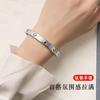 Bracciale in Acciaio Inossidabile Titanio Uomo Donna Design Geometrico a Strisce con Vite Minimalista Braccialetto Regolabile Gioiello