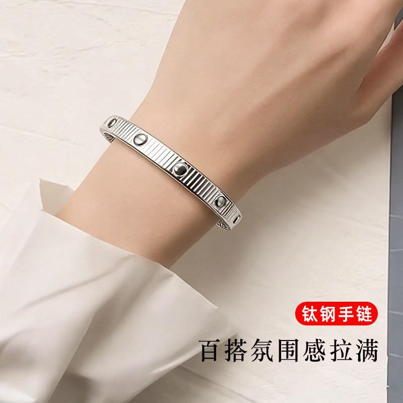 Bracciale in Acciaio Inossidabile Titanio Uomo Donna Design Geometrico a Strisce con Vite Minimalista Braccialetto Regolabile Gioiello