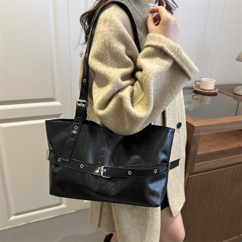 Fashion Commuter Large-capacity Bag Women's Casual New High-end Versatile Shoulder Bag Going Out Portable Tote Bag