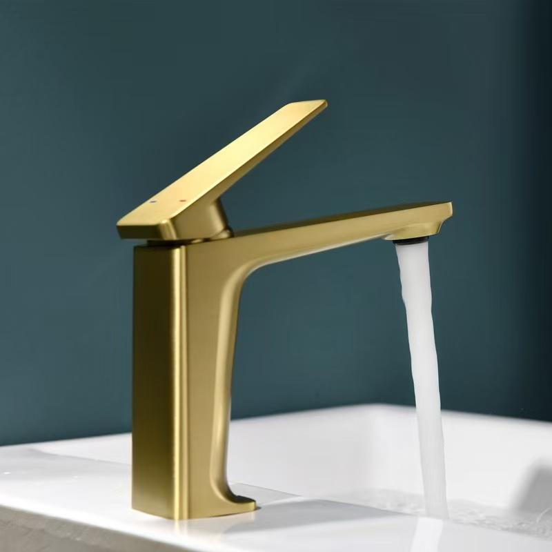Factory  Modern Luxury Bathroom Basin Faucet Zinc Alloy Ceramic Basin Mixer Hot and Cold Mixing Faucet
