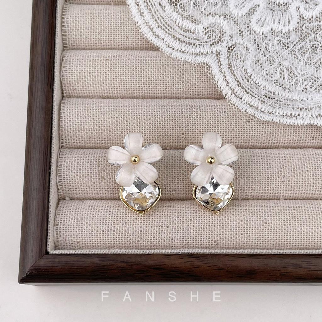 Sweet premium acetic acid flower earrings light luxury premium diamond stud earrings simple and versatile summer commuter earrings women
