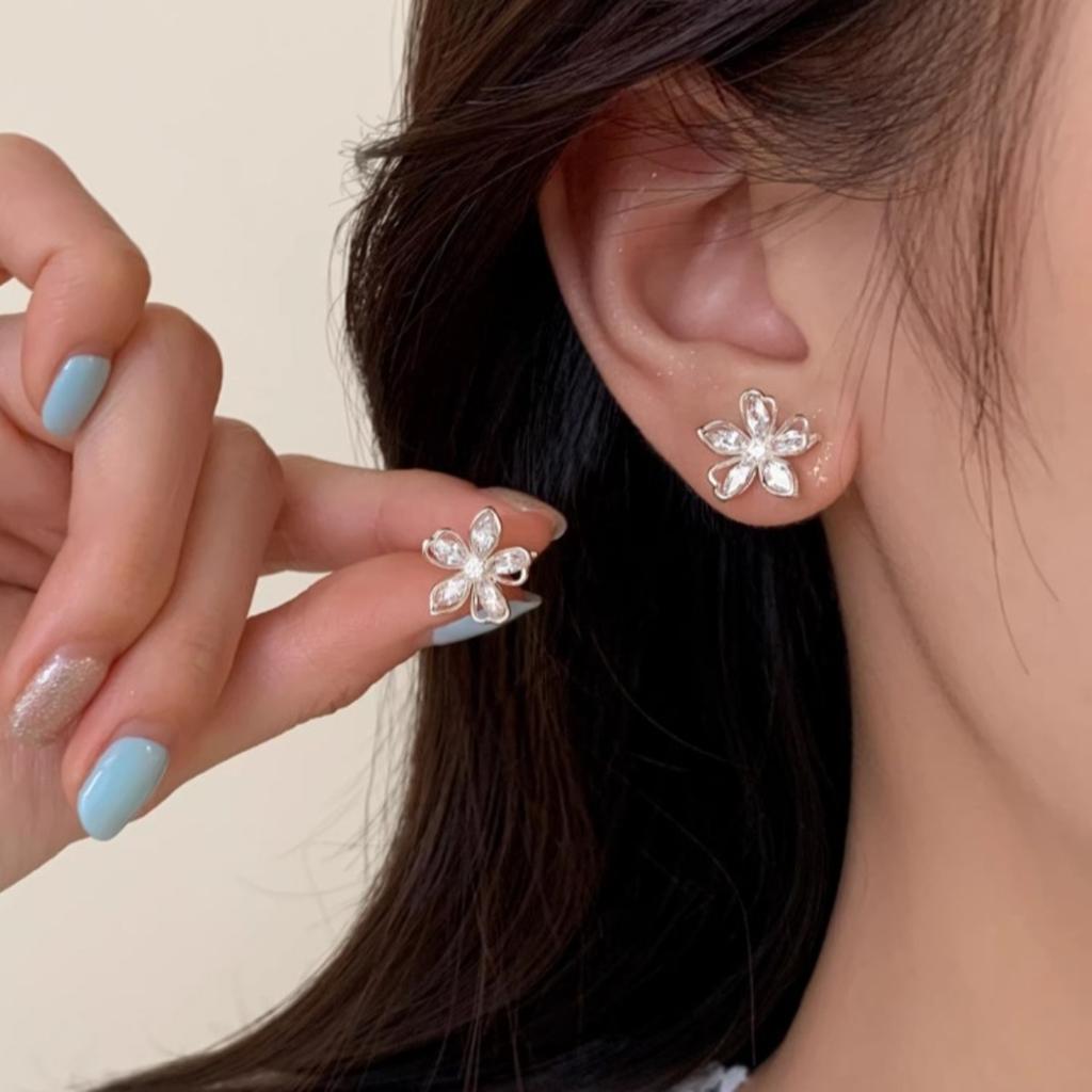 925 Sterling Silver Zircon Hollow Flower Stud Earrings for Women Cute Plant Design Fashion Jewelry Accessory