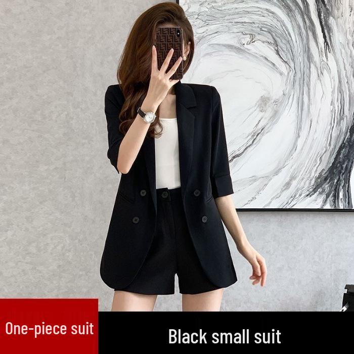 

Легкий летний костюм-пиджак с рукавом три четверти, в черно-белом цвете. 3XL чёрный