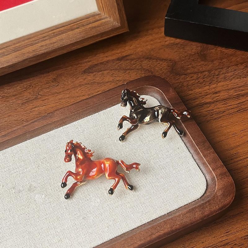 Broșe Exquisite Cal Galopant Pentru Femei Bărbați Smalț 4 Culori Animal Ace de Broșă Anul Calului Bijuterii de Petrecere Cadou