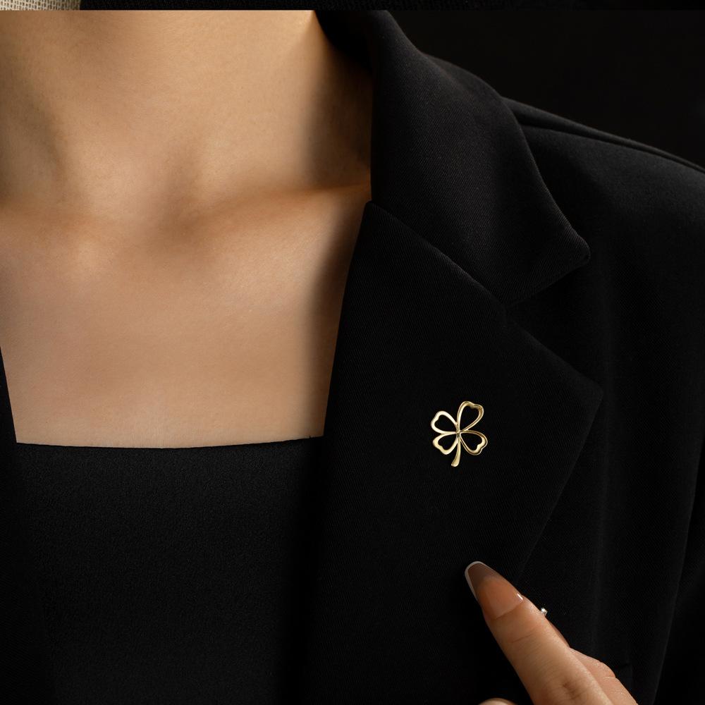 Personality Hollow Metal Brooch Anti Exposure V-neck Buckles Accessories Versatile Small Brooch Pin Coat Buttons Ornaments Gifts