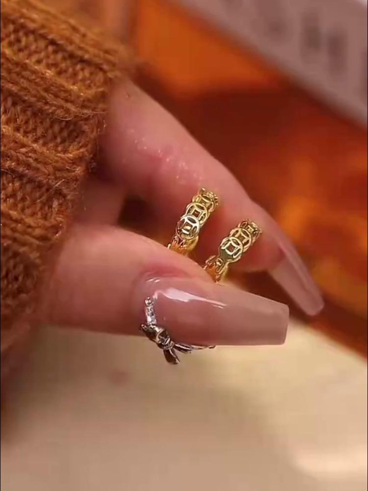 

18k round ear buckle trendy light luxury high-end earrings fashionable simple commuter earrings women