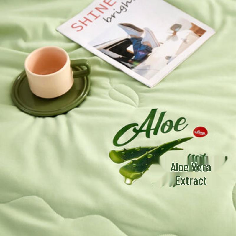 Breathable Lightweight Tencel-Feel Summer Quilt