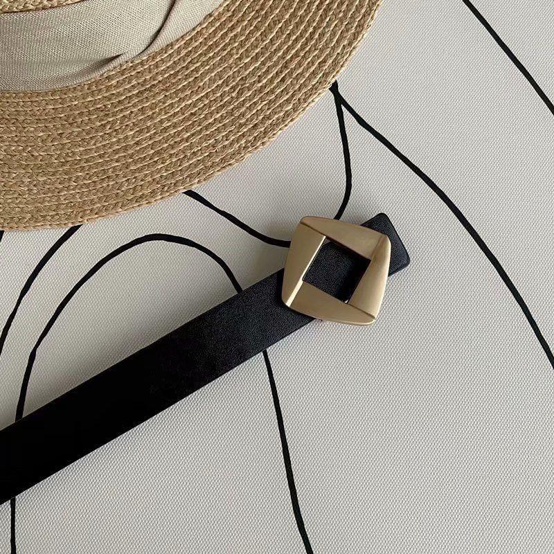 

Корейский 2023 Стильный женский ПУ ремень для джинсов, платьев и костюмов с шикарной дизайнерской пряжкой чёрный