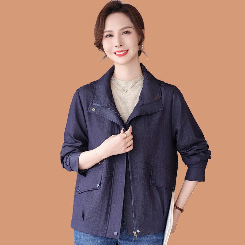 

Stylish Thin Trench Coat with Detachable Hood for Middle-Aged Women - New 2026 Plus Size Spring and Autumn Jacket XL (for 52.5-60 kg)