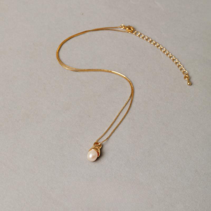 Elegant Pearl Pendant Necklace, Minimalist and Elegant All-match Design
