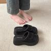 The slope heel is heightened and versatile, the open-toed cool slippers are worn outside women's shoes in the summer of 2025, and the new small man ha