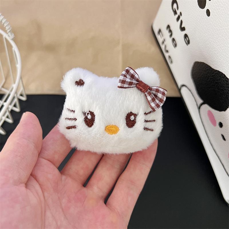 Cute Small KT Cat Plush Doll Brooch for DIY Clothing, Bags, Shoes, and Socks Decoration