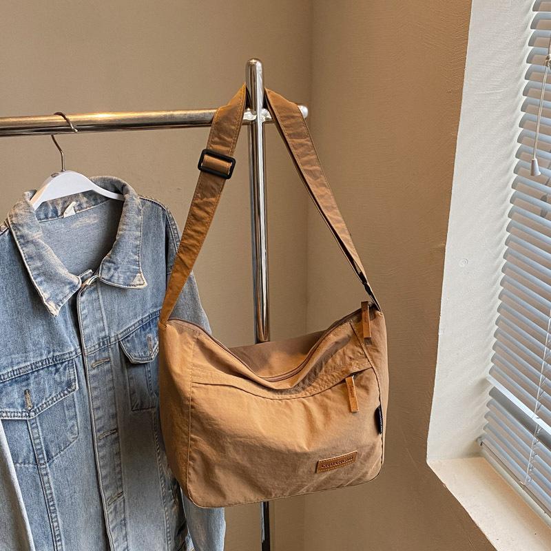 Light And Versatile Large-Capacity Tote Bag Women'S Summer Commute Leisure Travel Messenger Canvas Bag