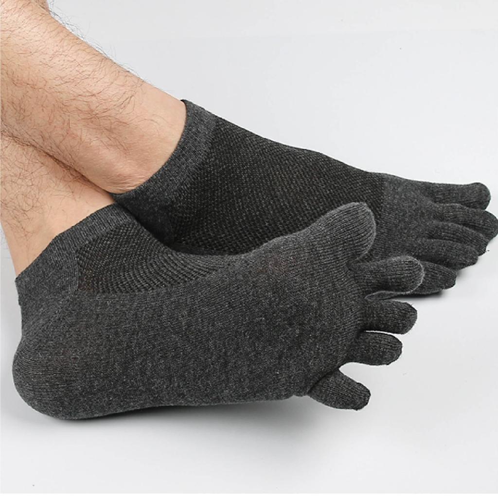 Einfarbige Baumwoll-Fünf-Zehen-Socken für Herren Grau Schwarz Atmungsaktive Hohlmaschen-Knöchelsocken Frühling Sommer Freizeit-Socken mit geteilten Zehen