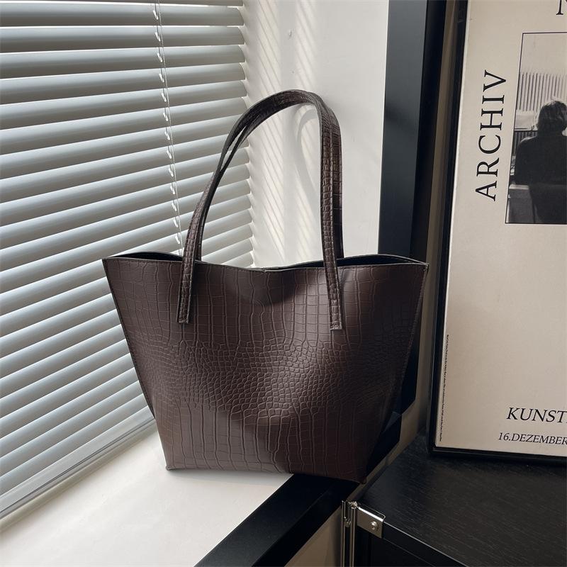 New fashionable versatile shoulder large bag crocodile pattern simple retro large capacity women's portable tote bag