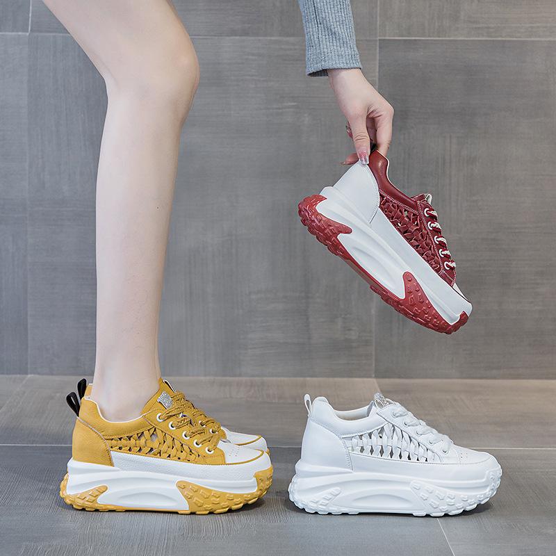 Sandale albe, casual, cu talpă joasă, pentru femei, vara 2024, respirabile, cu talpă groasă și călcâi interior ridicat, design sport din piele naturală.