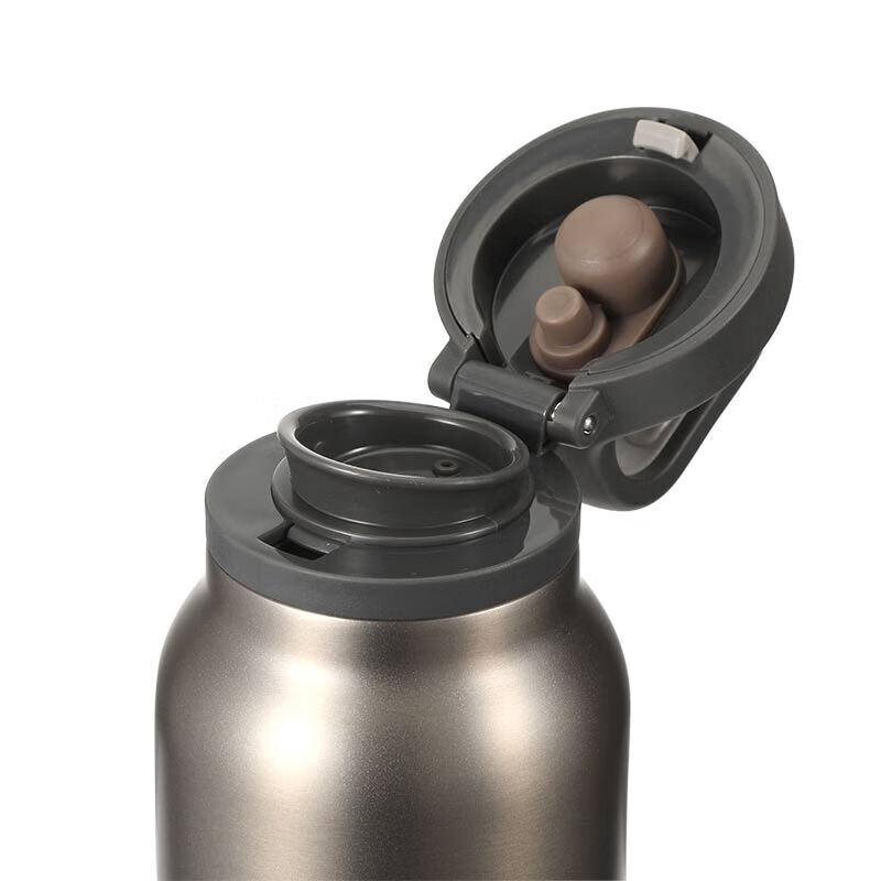 Gennie x Coca-Cola Utomhussporter Isolerad Flaska