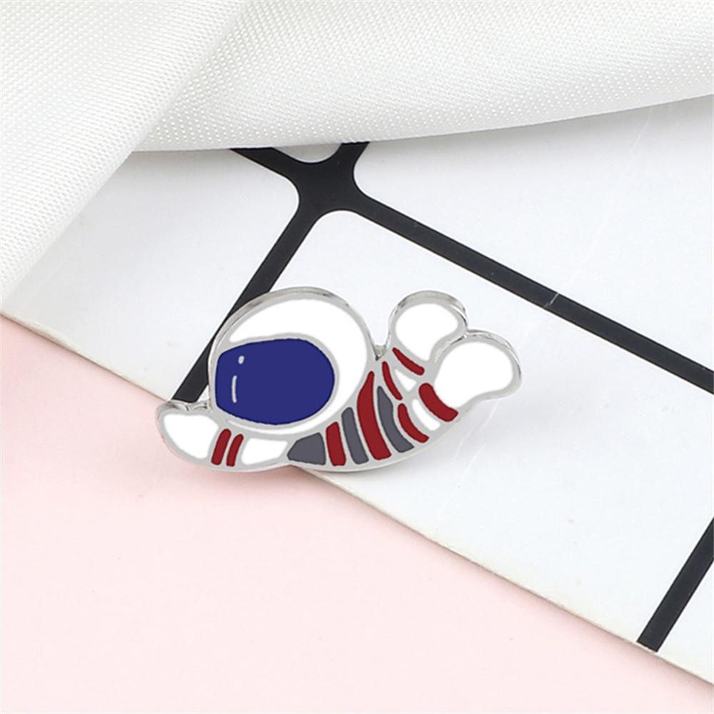 Creative Cartoon Astronaut Enamel Brooches Fashion Cute Space Moon Star Galaxy Bag Badge Lapel Pins Design Jewelry Gift for Kids