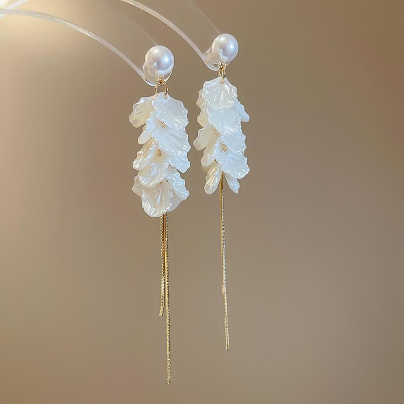 White Petal Flower Drop Earrings for Women Elegant Temperament Simulated Pearl Tassel Earrings Wedding Romantic Jewelry Gifts