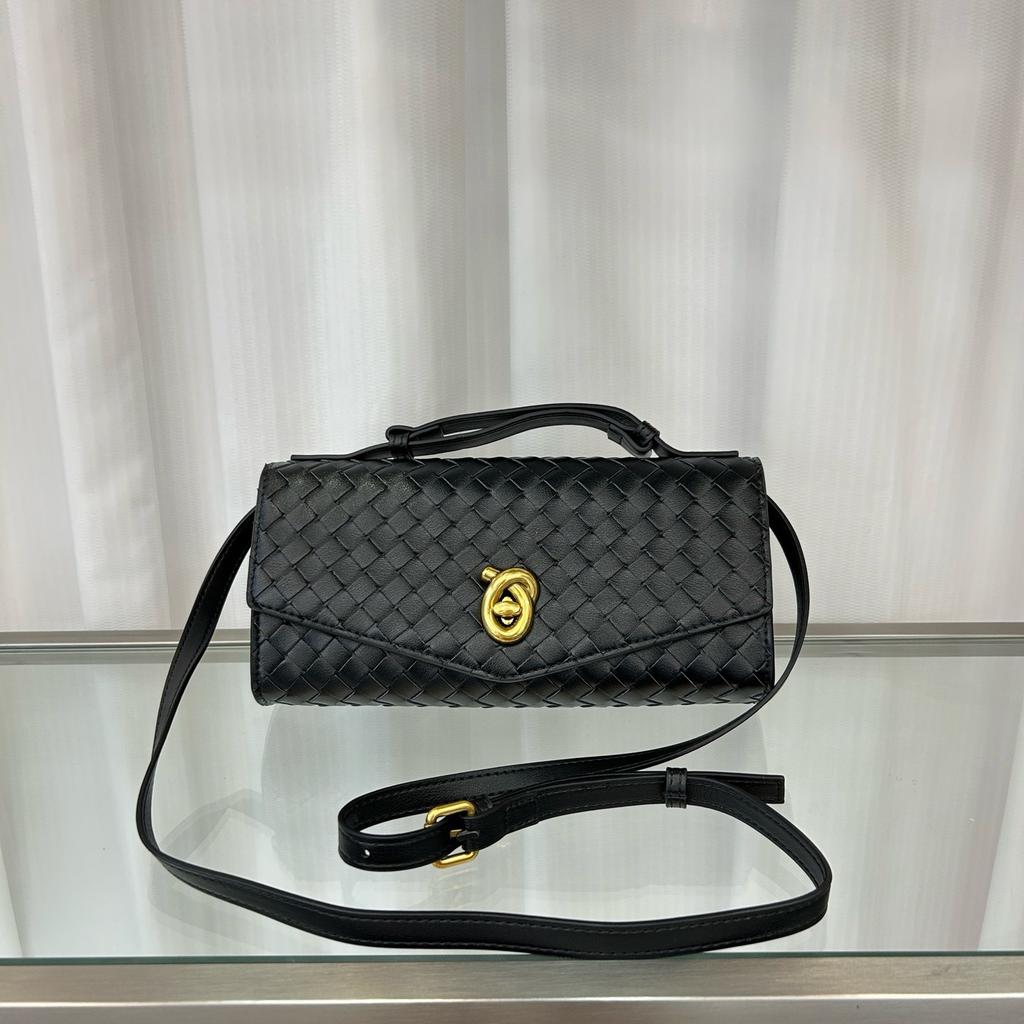 Cross-border woven baguette bag, niche leather women's bag, fashionable versatile horizontal version lock, portable shoulder messenger envelope bag