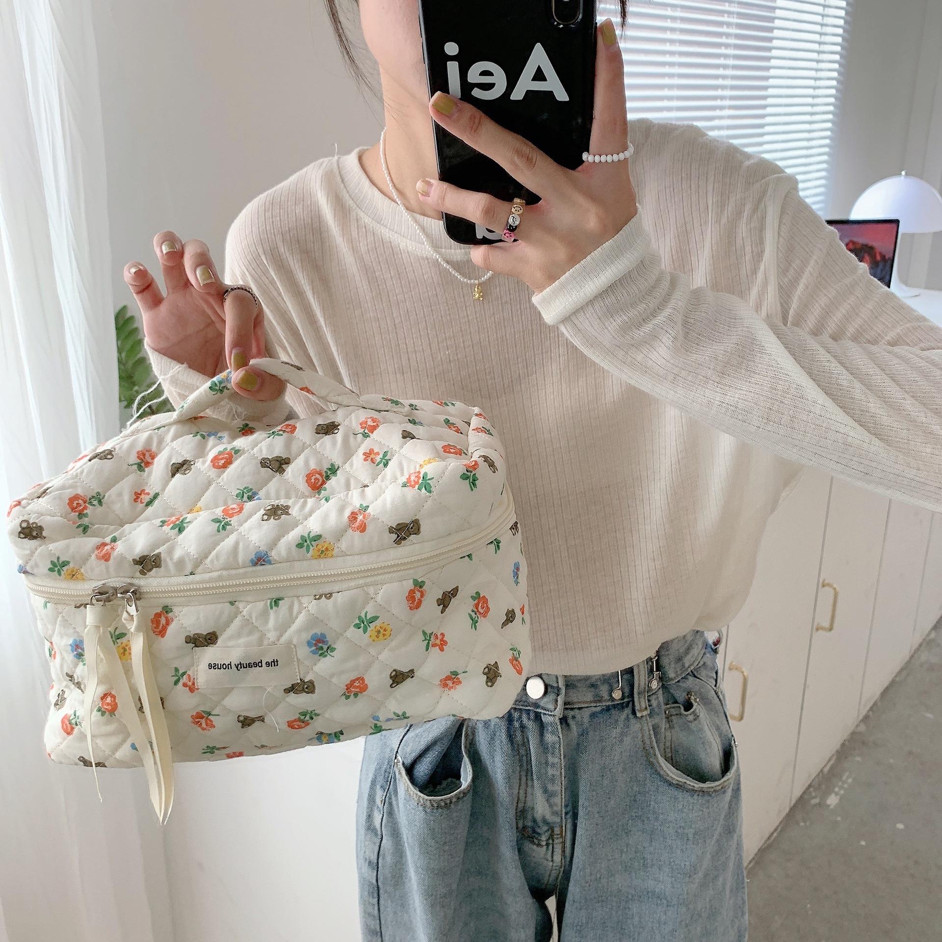 

26275 Косметичка «Мишка с цветком» большой вместимости, портативная дорожная сумка для мытья, сумка для хранения мелочей