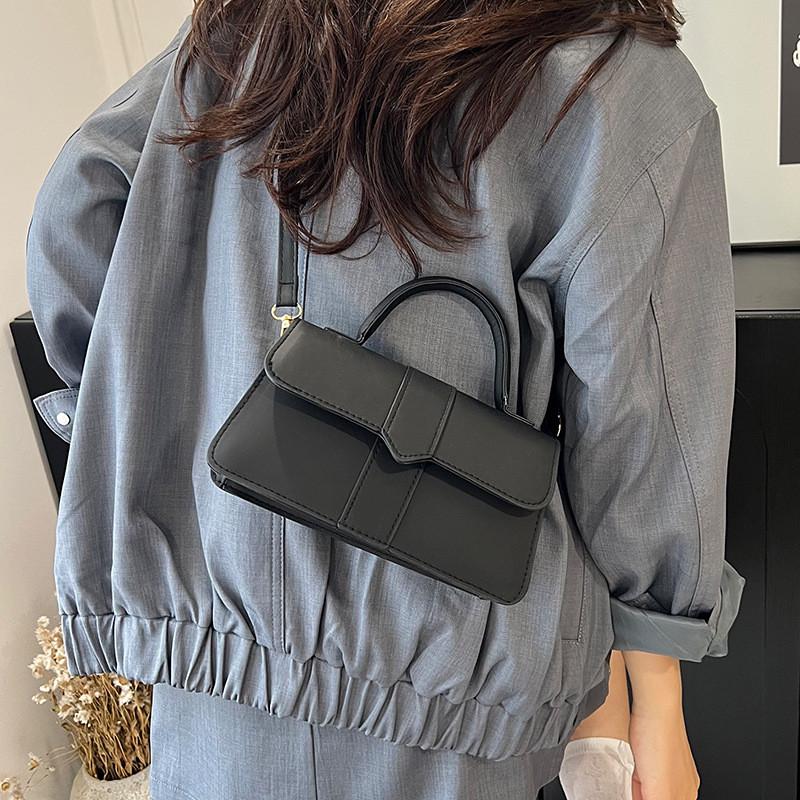 Pu Material Retro Handbag With Top Handle And Shoulder Strap For Daily Use