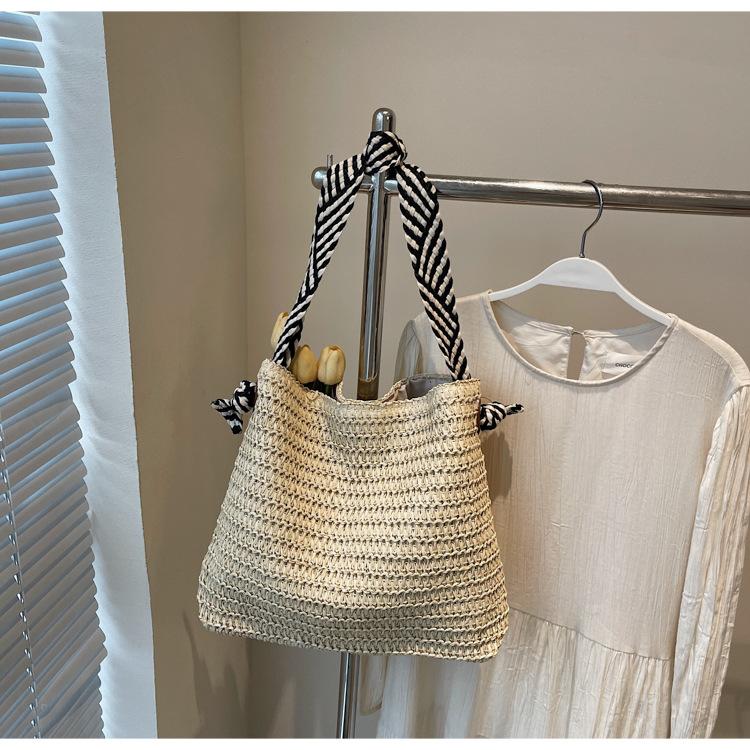 Boho Chic Large Woven Straw Tote Bag for Women Commuter Handbag Shoulder Bag, Perfect for Spring Outings, Beach Tote Bag