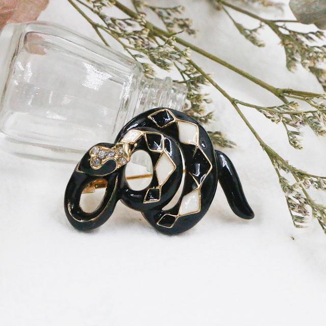 

Милый Стиль и Изысканное Мастерство Высококлассная Серия Животных Леопард Лягушка Пчела Кошка Лось Сова Животное Насекомое Креативная Масляная Брошь Милые Украшения